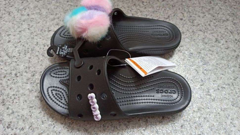 Жіночі шльопанці Crocs Classic Fur Sure Slide Black — фото 11