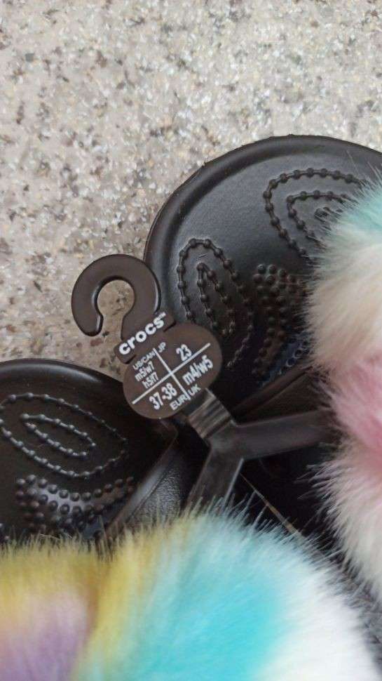 Жіночі шльопанці Crocs Classic Fur Sure Slide Black — фото 12