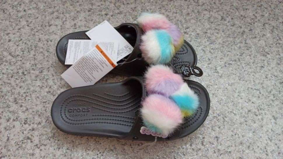 Жіночі шльопанці Crocs Classic Fur Sure Slide Black — фото 10