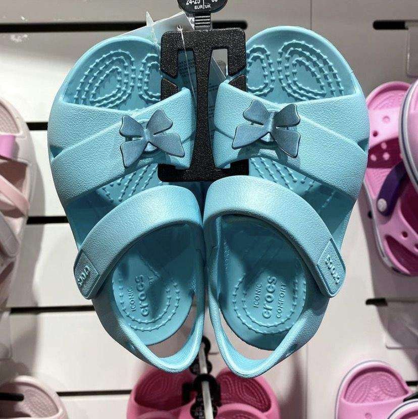 Дитячі сандалії для дівчинки Crocs Classic Kids Cross-Strap Sandal Ice Blue — фото 3