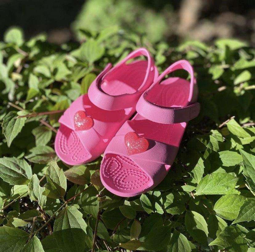 Дитячі сандалії для дівчинки Crocs Classic Cross-Strap Sandal Pink Lemonade — фото 3