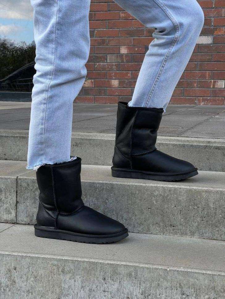 Жіночі UGG Середні Шкіряні Чорні Classic Short II Black Leather — фото 6