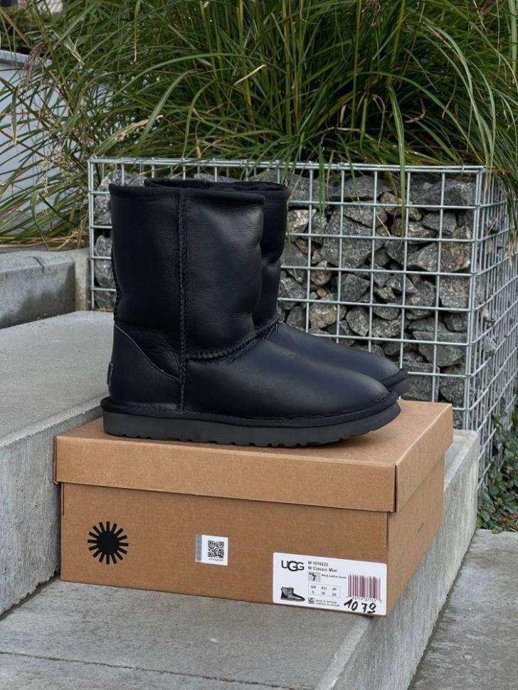 Жіночі UGG Середні Шкіряні Чорні Classic Short II Black Leather — фото 7
