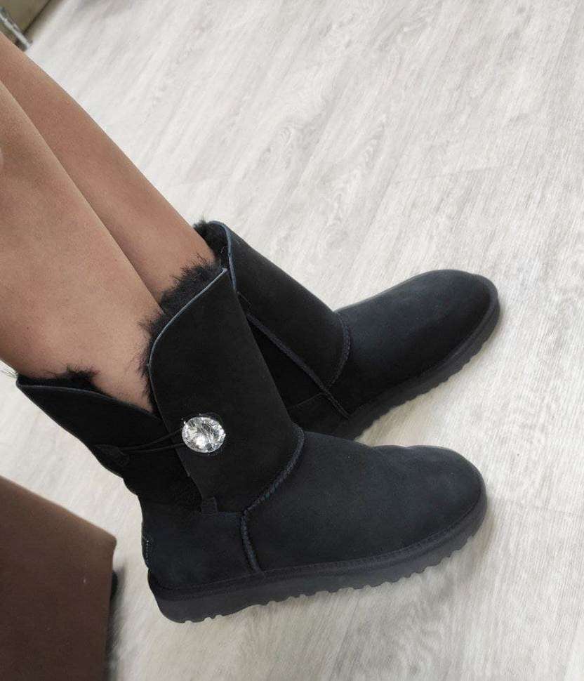 Жіночі UGG Середні Чорні Замшеві з Гудзиком Зваровскі Medium Black Suede Button Svarovsky — фото 13