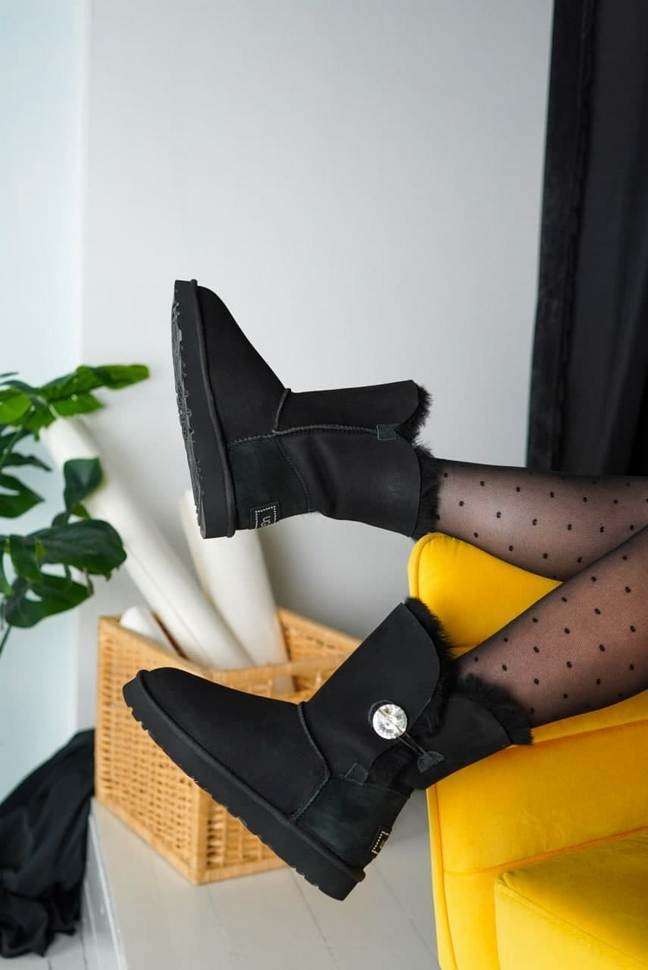 Жіночі UGG Середні Чорні Замшеві з Гудзиком Зваровскі Medium Black Suede Button Svarovsky — фото 14