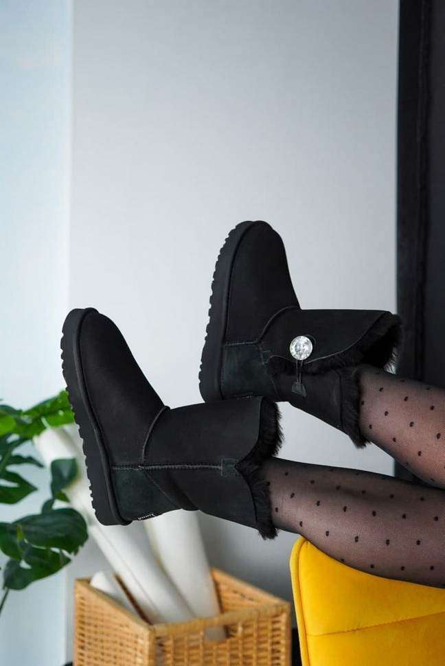 Жіночі UGG Середні Чорні Замшеві з Гудзиком Зваровскі Medium Black Suede Button Svarovsky — фото 15