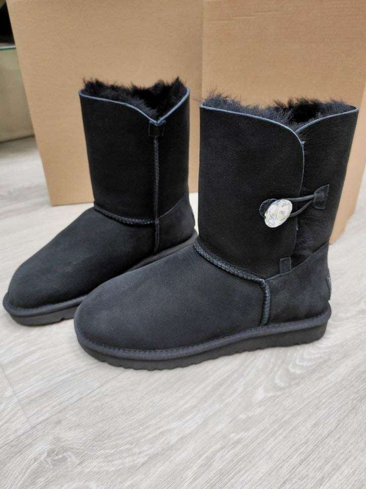 Жіночі UGG Середні Чорні Замшеві з Гудзиком Зваровскі Medium Black Suede Button Svarovsky — фото 3