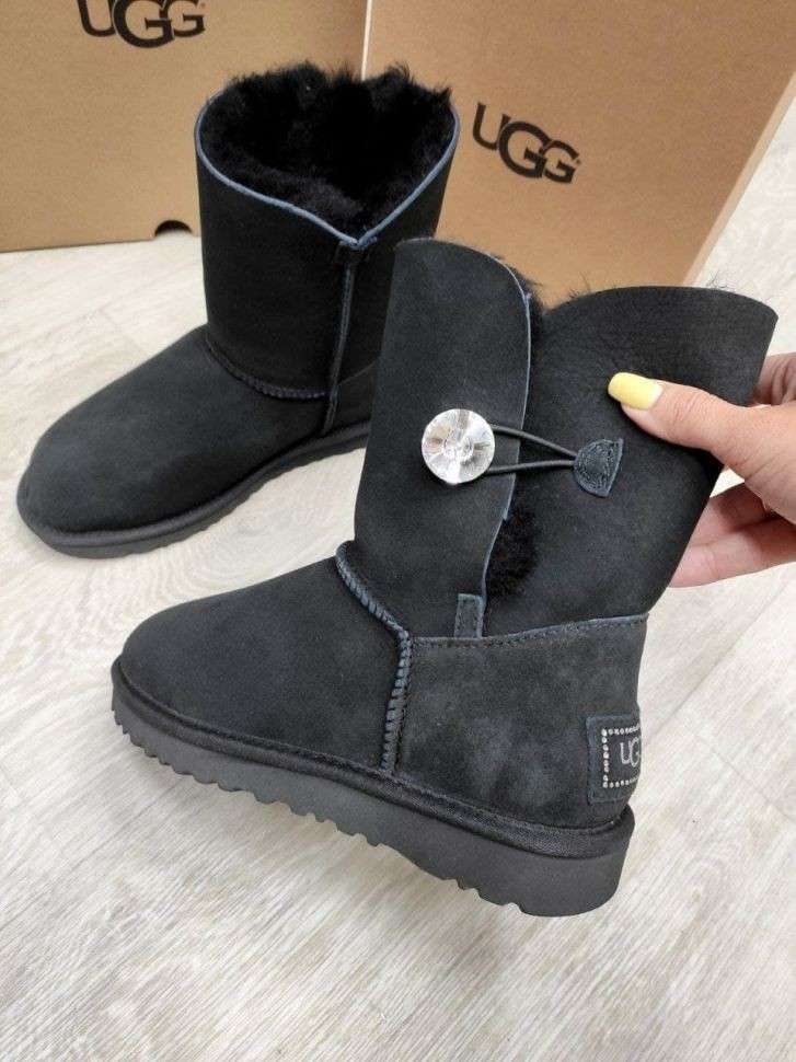 Жіночі UGG Середні Чорні Замшеві з Гудзиком Зваровскі Medium Black Suede Button Svarovsky — фото 4