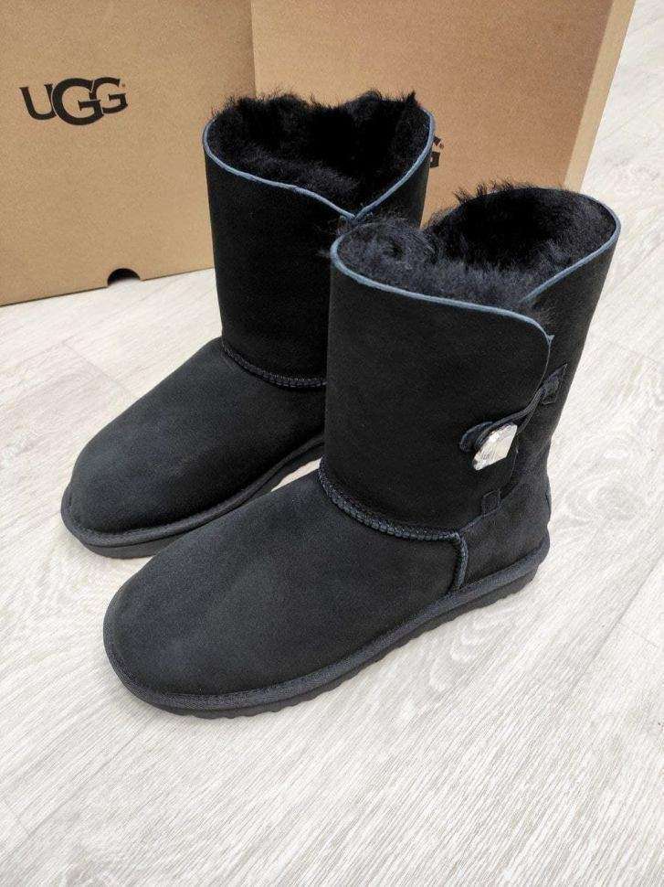 Жіночі UGG Середні Чорні Замшеві з Гудзиком Зваровскі Medium Black Suede Button Svarovsky — фото 9