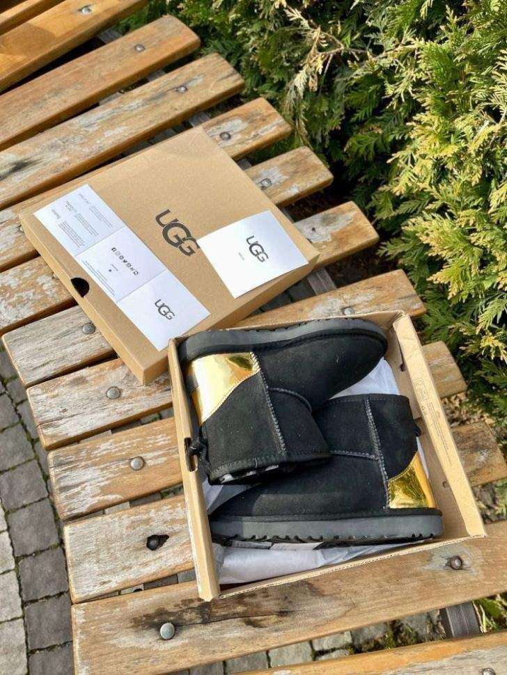 Жіночі UGG Міні Чорні Замша з Золототим Напиленням Mini Black Gold Metallic Suede — фото 9