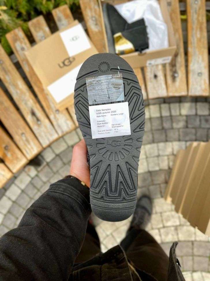 Жіночі UGG Міні Чорні Замша з Золототим Напиленням Mini Black Gold Metallic Suede — фото 10