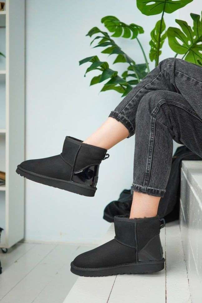 Жіночі UGG Міні Чорні Замша Металлік Лак Пятка Classic Mini Black Metallic — фото 11