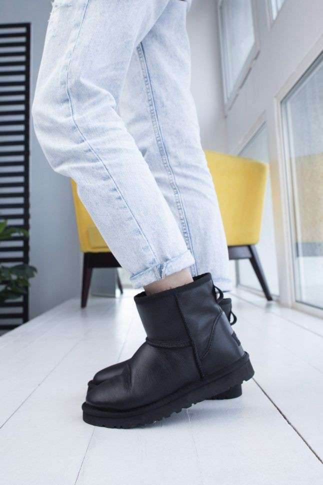 Жіночі UGG Міні Чорні Шкіряні Classic Mini Black 2 Leather — фото 6