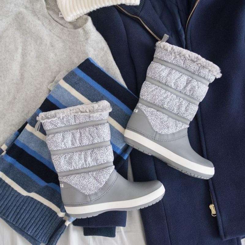 Зимние сапоги женские серые Crocs crocband winter boot Dots/Smoke — фото 13
