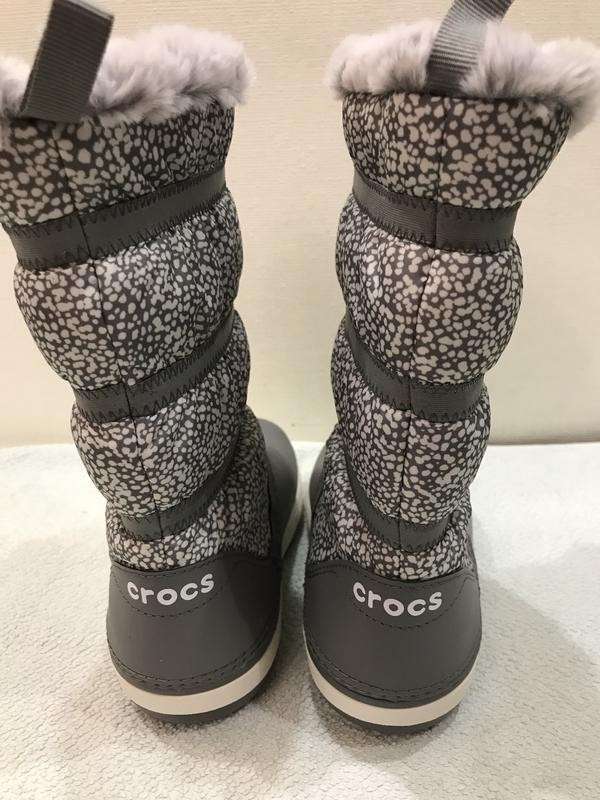 Зимние сапоги женские серые Crocs crocband winter boot Dots/Smoke — фото 14