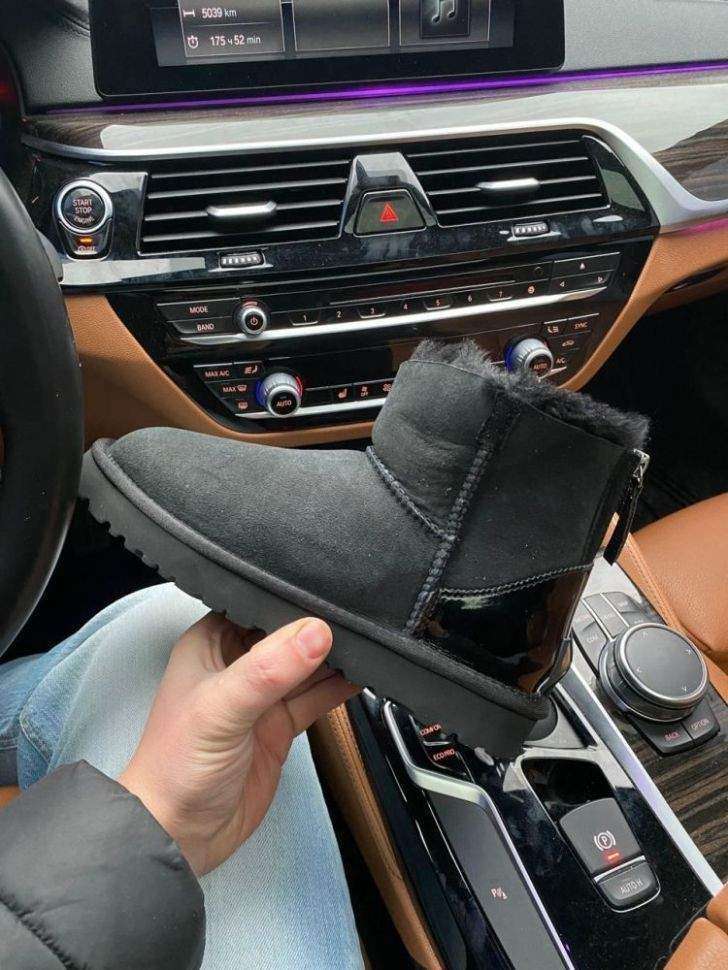 Жіночі UGG Міні Замша з Змійкою та Лак Пьятка Mini Australia Zip Black Suede — фото 11