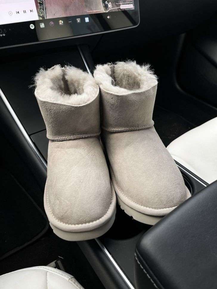 Жіночі UGG Міні Замш Світло Сірі Змійка та Лак Пьятка Mini Light Grey Suide Zipper — фото 8