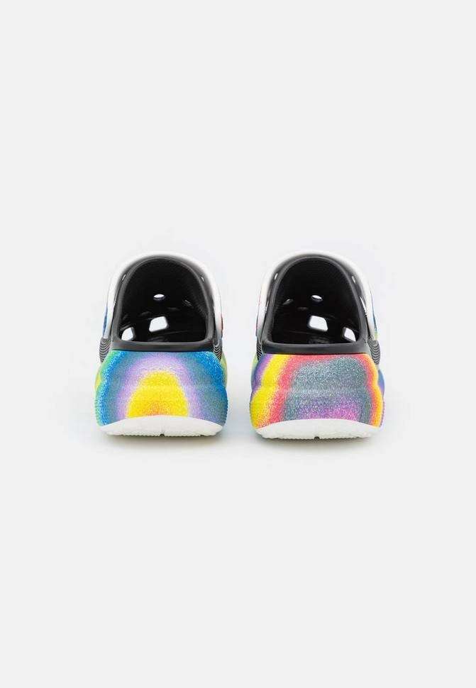 Crocs Classic Crush Spray Dye Clog — фото 7