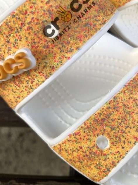 Жіночі шльопанці Crocs Classic Glitter Sandal Orange Sorbet — фото 2