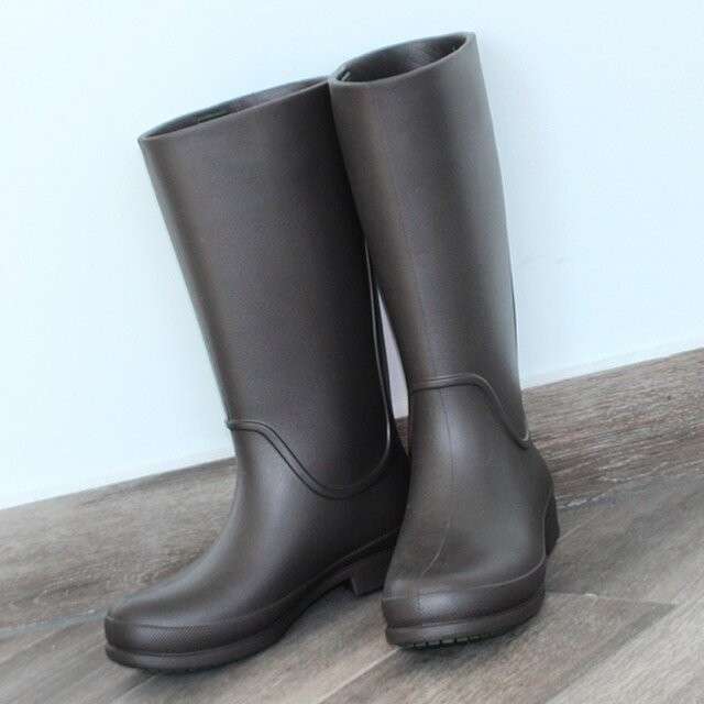 Жіночі гумові чоботи Crocs Rainfloe Tall Boot Espresso — фото 6