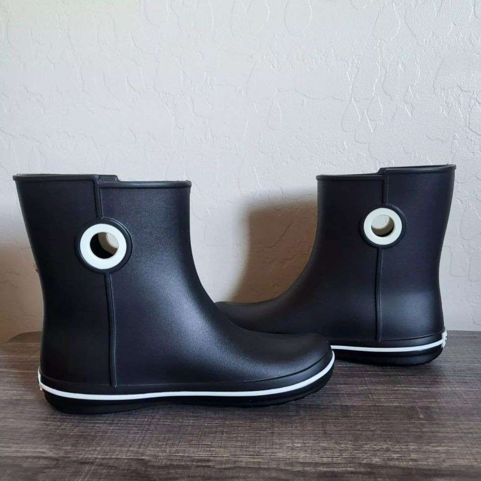 Жіночі гумові чоботи Crocs Women’s Jaunt Shorty Boot Black — фото 11