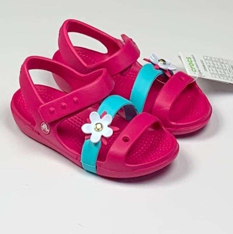Дитячі сандалії для дівчинки Crocs Keeley Charm Sandal Candy Pink — фото 7