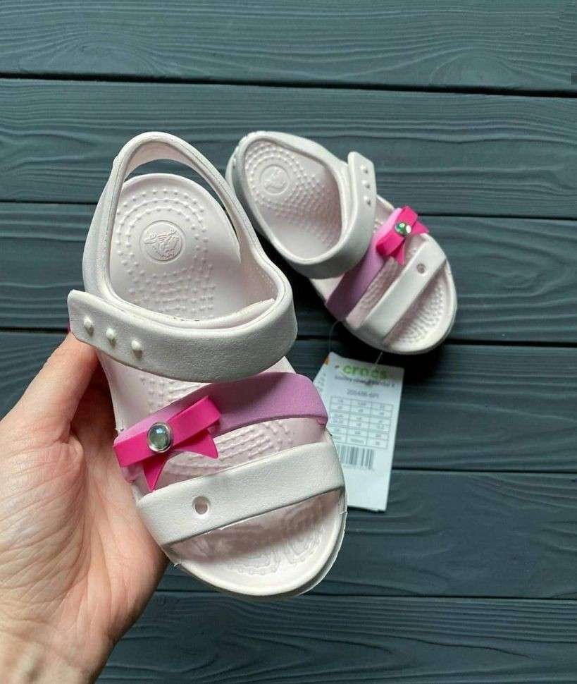 Дитячі сандалії для дівчинки Crocs Keeley Charm Sandal Barely Pink — фото 2