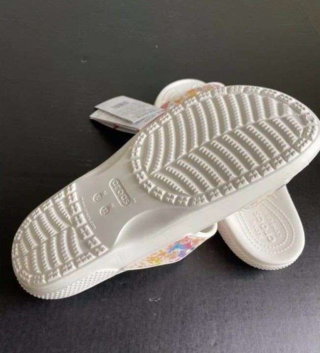 Жіночі шльопанці Crocs Classic Tiedye Graphic Sandal White — фото 8
