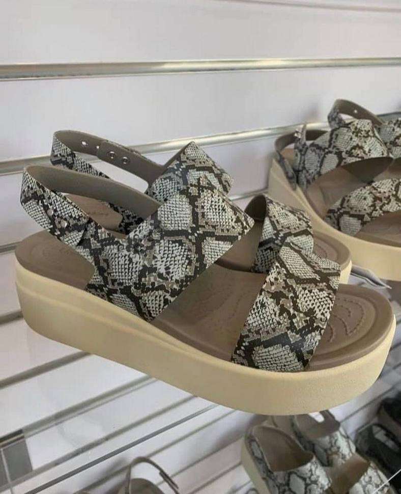 Жіночі Сандалі Crocs Sandale Brooklyn Low Wedge Multi/Stucco — фото 7