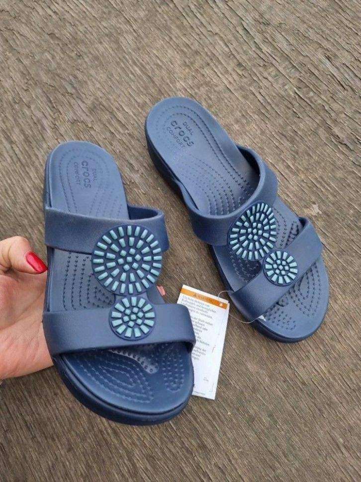 Жіночі шльопанці Crocs Monterey Diamante Slip-On Wedge Navy — фото 14