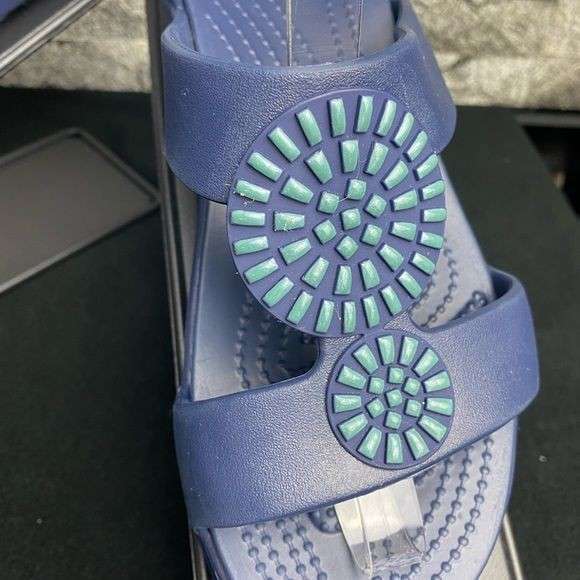 Жіночі шльопанці Crocs Monterey Diamante Slip-On Wedge Navy — фото 5