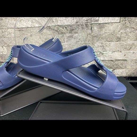 Жіночі шльопанці Crocs Monterey Diamante Slip-On Wedge Navy — фото 6