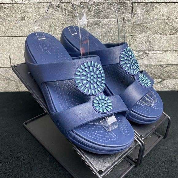 Жіночі шльопанці Crocs Monterey Diamante Slip-On Wedge Navy — фото 7