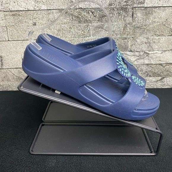 Жіночі шльопанці Crocs Monterey Diamante Slip-On Wedge Navy — фото 8