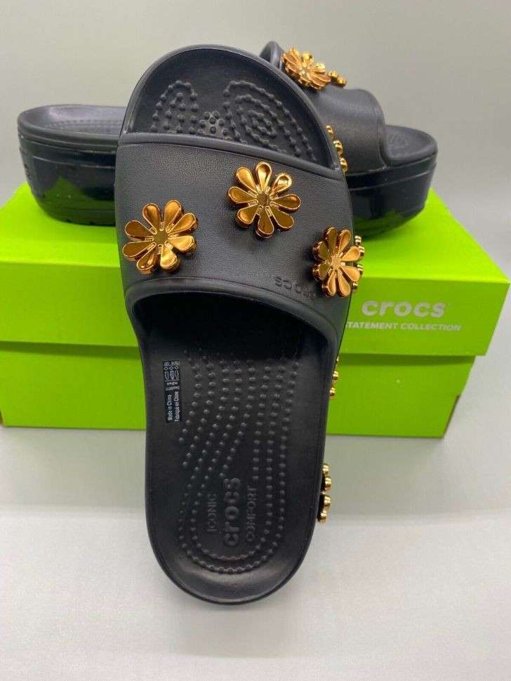 Жіночі шльопанці Crocs Women's Crocband Platform Metallic Blooms Slide Black — фото 4