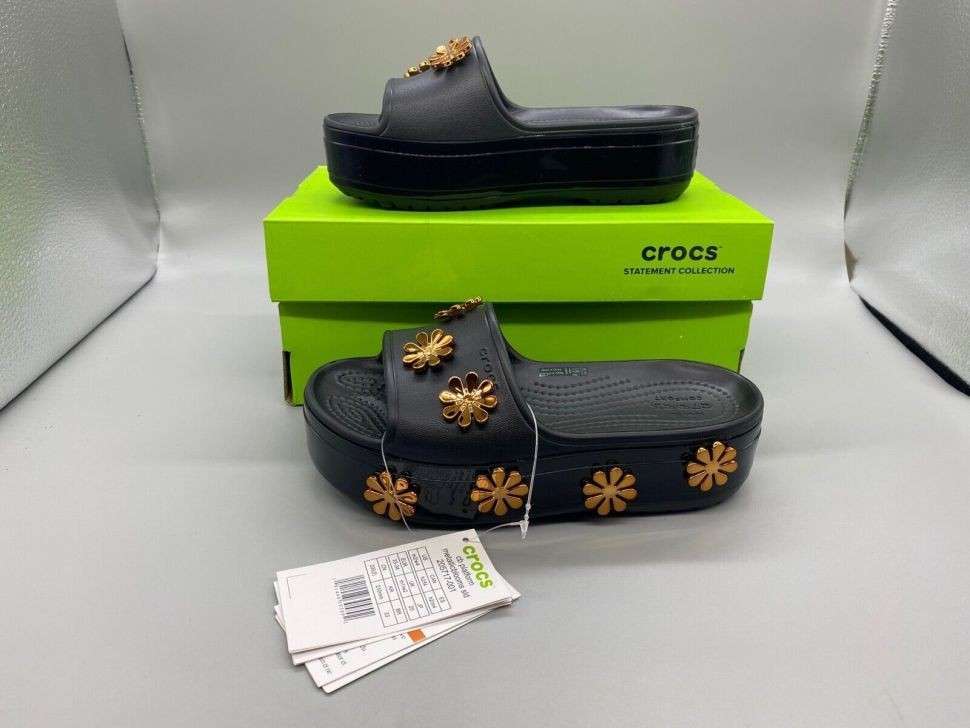 Жіночі шльопанці Crocs Women's Crocband Platform Metallic Blooms Slide Black — фото 7