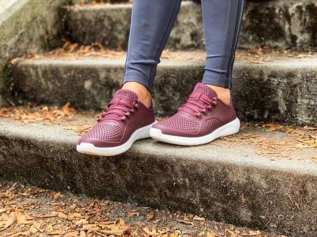 Жіночі Crocs Кросівки Пейсер Literide Pacer Burgundy/White — фото 5